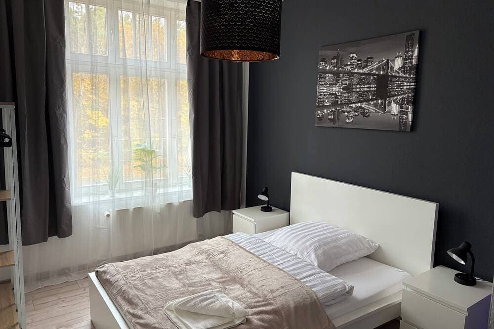 Foto 6 von 30: Modern eingerichtete 3 Zimmer Wohnung Blick auf den Park Balkon und Aufzug
