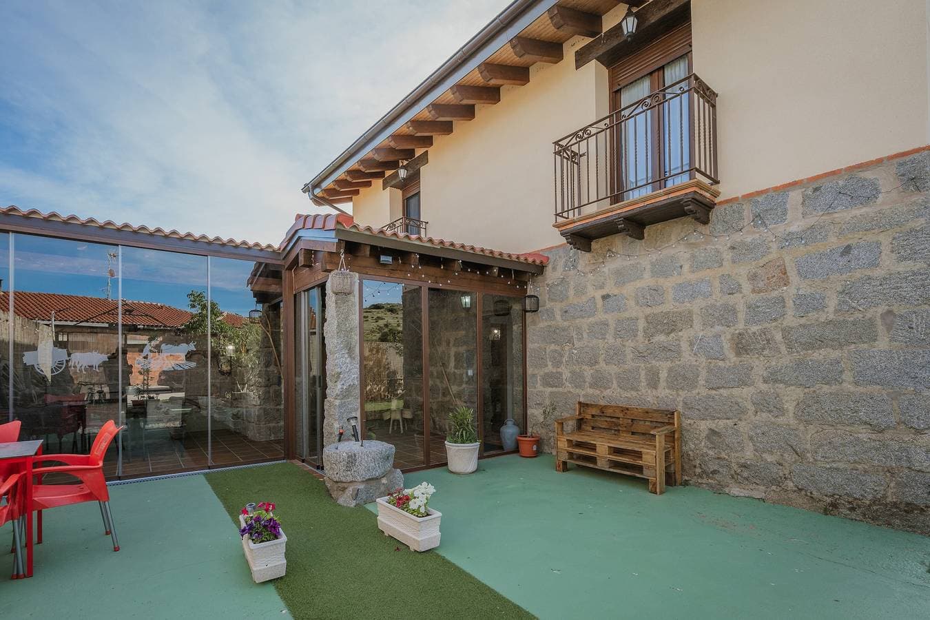 Foto 2 von 31: Casa Rural 'El Trillo' für 8 Personen mit Blick auf die Sierra de Ávila, Garten & Grill