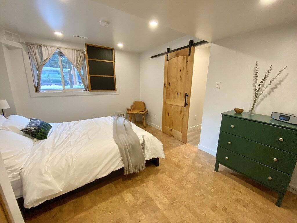 Foto 4 von 15: 1 Bedroom Hideaway with Cozy Fireplace