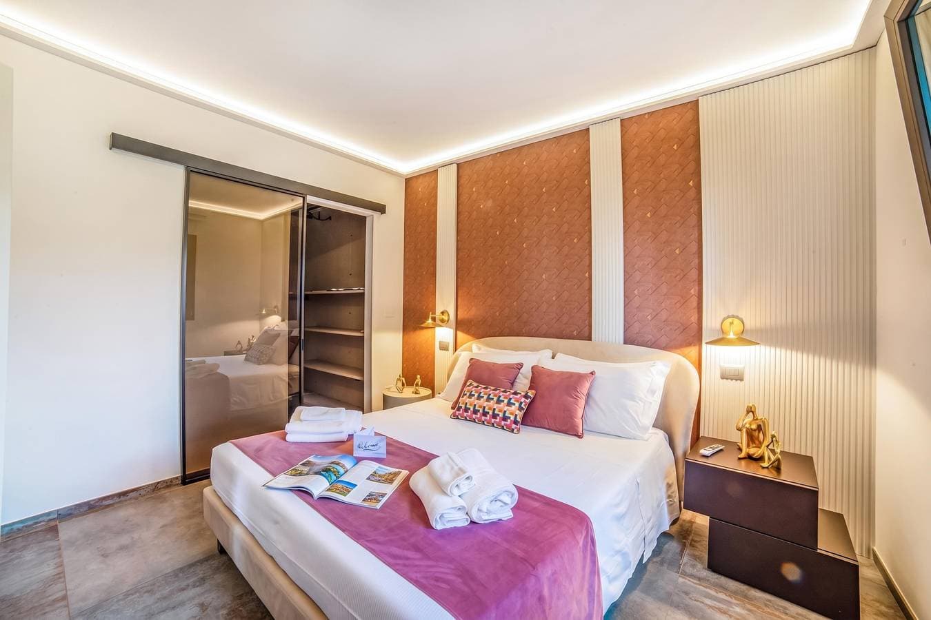 Foto 11 von 38: Boutique Apartment 3 bedrooms - Pool, Garden & Parking