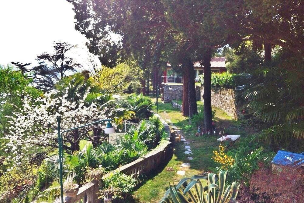 Foto 10 von 21: Kleines Haus mit großem Garten, Blick auf den Comer See 'Sans Souci'