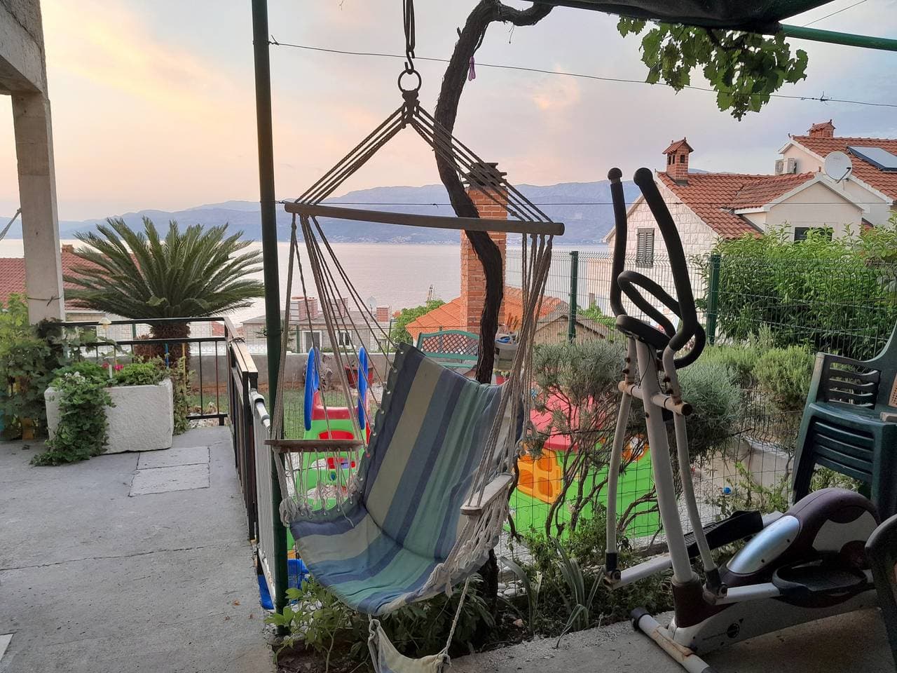 Foto 4 von 36: 1-Zimmer-Ferienwohnung mit Terrasse und Meerblick Postira (Brac) -a