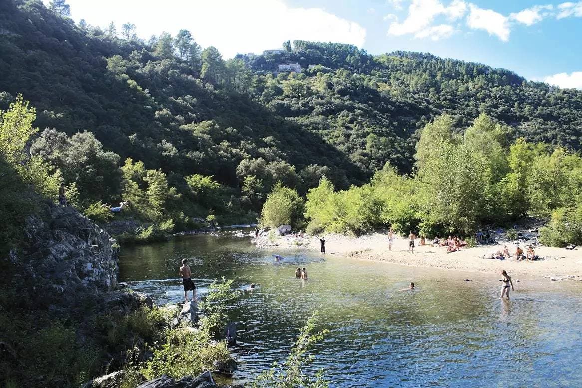 Foto 5 von 37: Chalet Abeille  mercredi a mecredi en saison 4 Personen
