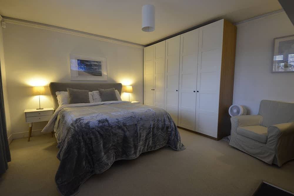 Foto 3 von 29: Unique open plan house in central Windsor pet friendly + parking