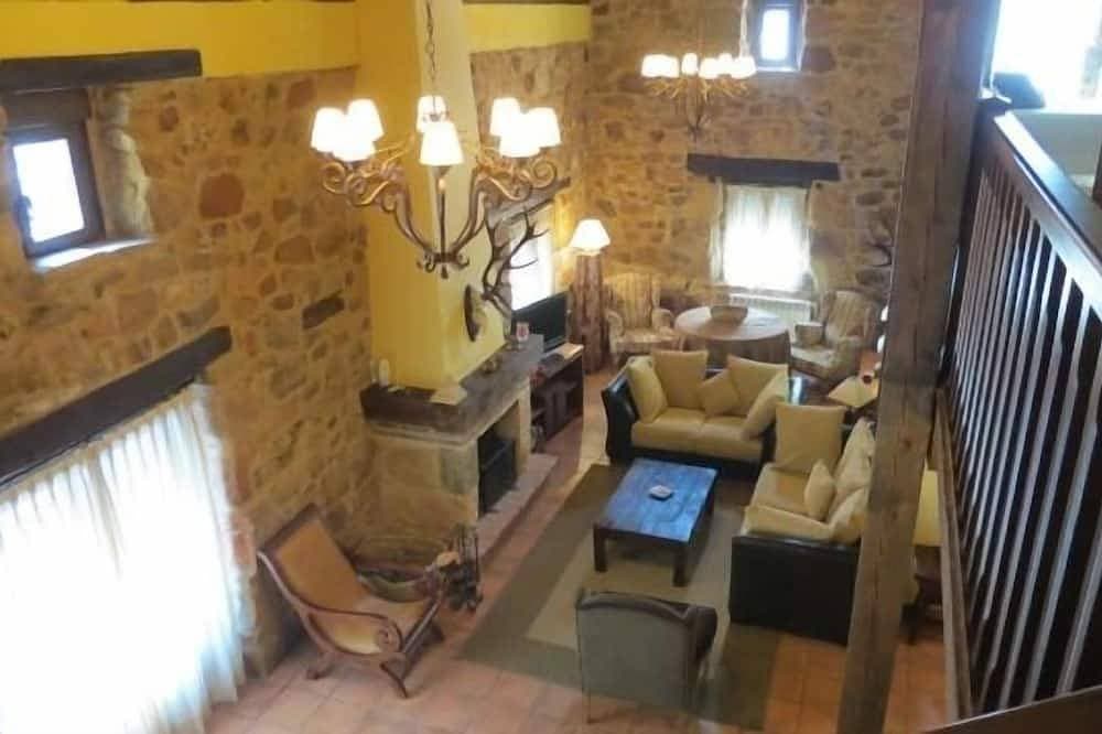 Foto 10 von 28: Das Steinhaus des Dorfes für 10 Personen