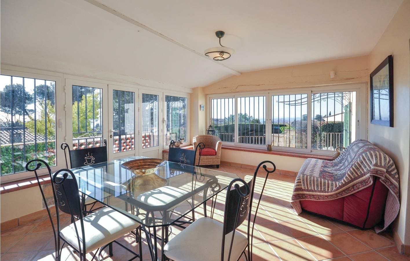 Foto 13 von 29: Stilvolle 135qm Cabris Apt: Pool, Terrasse, Parkplatz & WiFi!