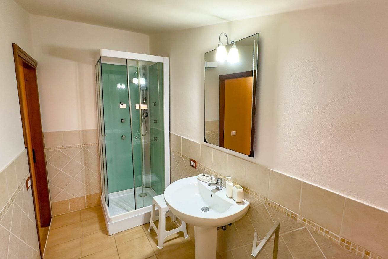 Foto 7 von 13: Su Recreu 'E Mare 304 - Dreibettzimmer