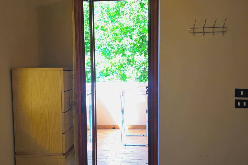 Foto 4 von 20: Zweizimmerwohnung in einer Residenz im Grünen mit Swimmingpool