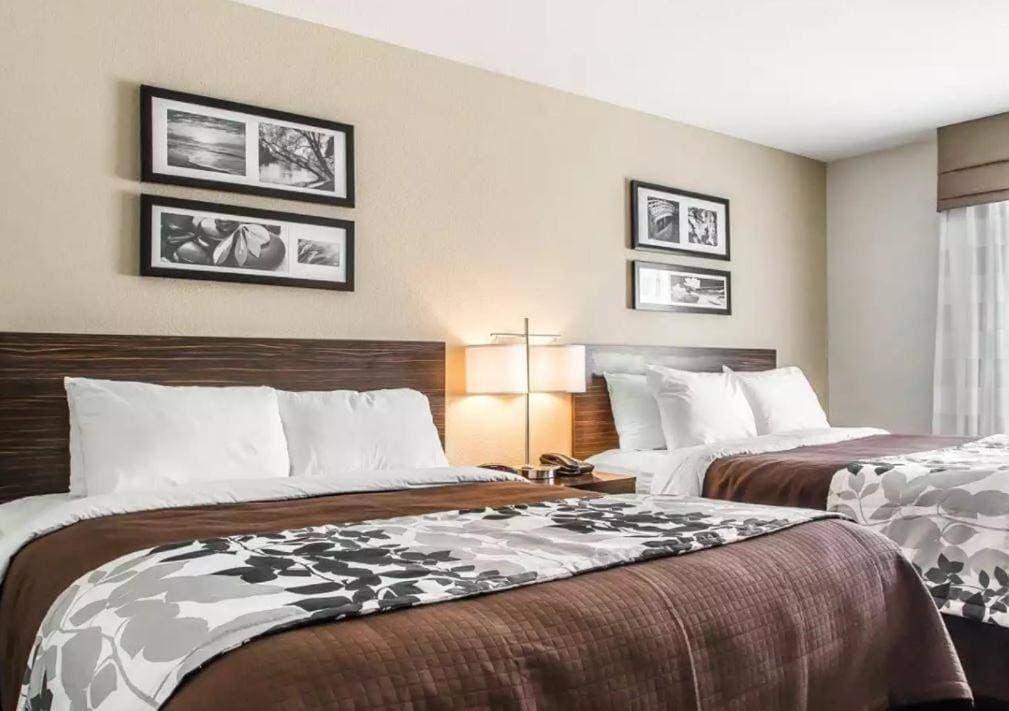Foto 7 von 13: Standard Queen Room with Two Queen Beds