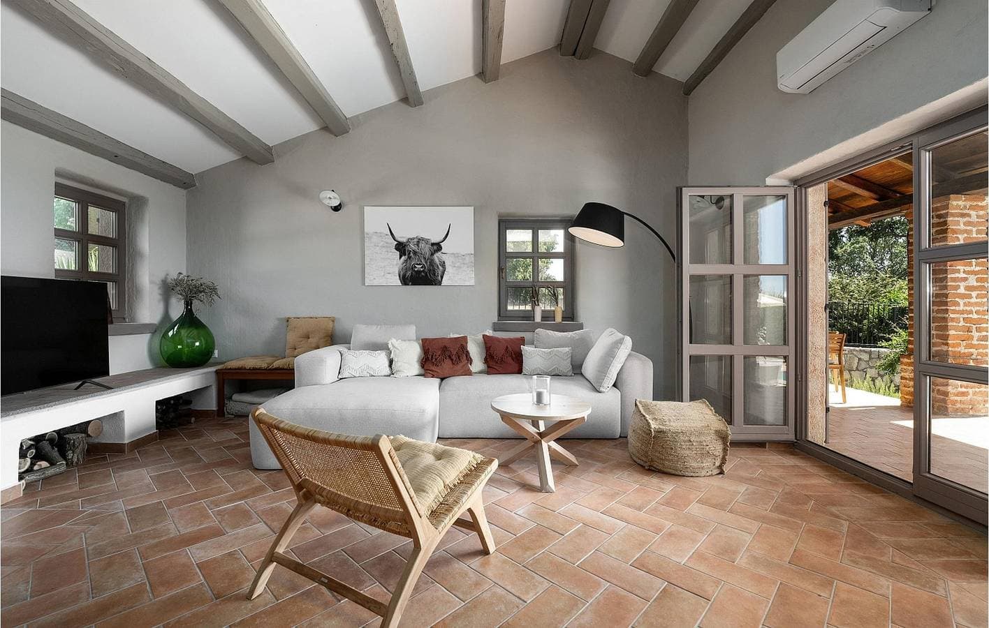 Foto 6 von 44: Geräumige 2-Zimmer-Wohnung mit Pool, Terrasse und WLAN in Selina