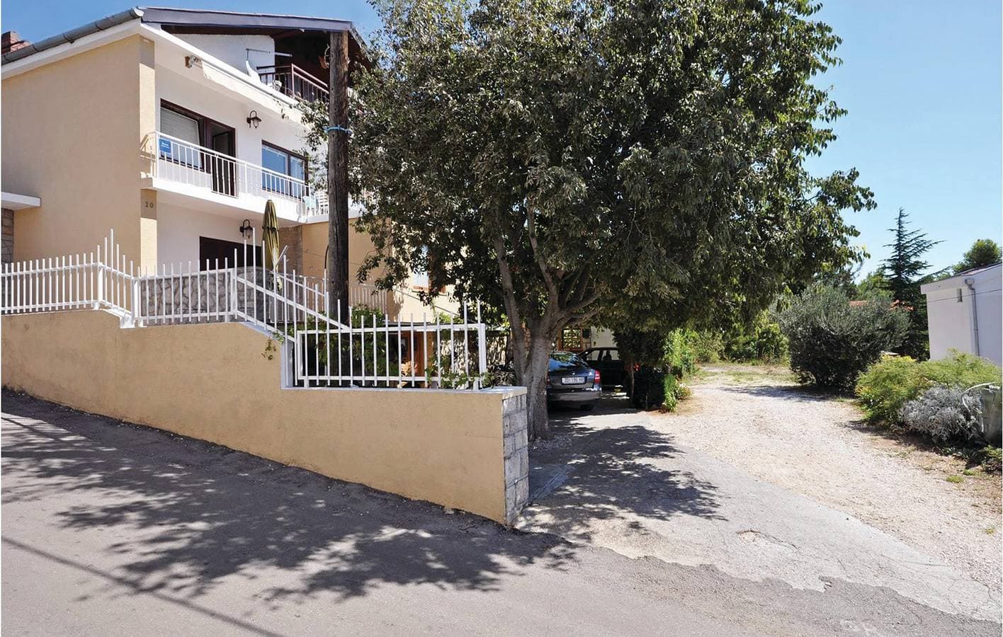 Gemütliches Apartment mit Meerblick, Terrasse und Küche, 2 km vom Strand entfernt 1