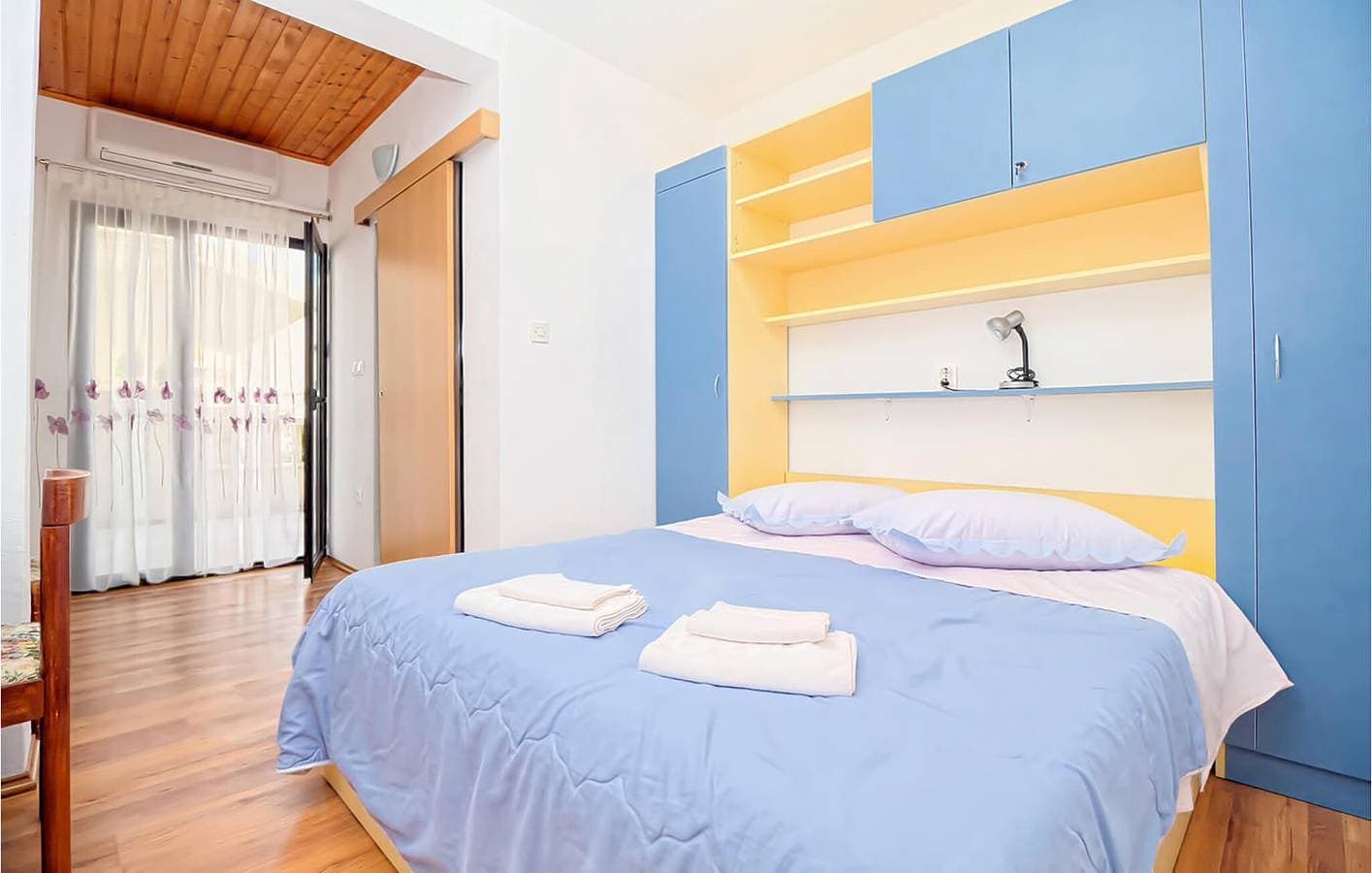Foto 4 von 15: Gemütliche 73 m² große Wohnung mit Meerblick, Terrasse und Parkplatz, 200 m vom Strand entfernt