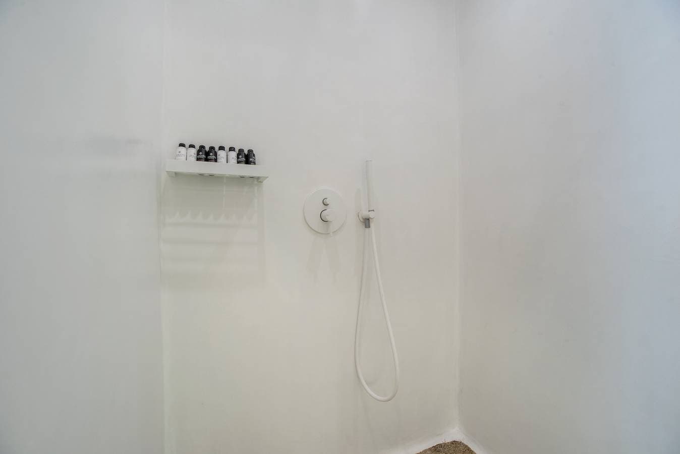 Foto 11 von 27: Apartment 'Narcissus Luxury Suites – Theseus' mit privater Terrasse, WLAN & Klimaanlage