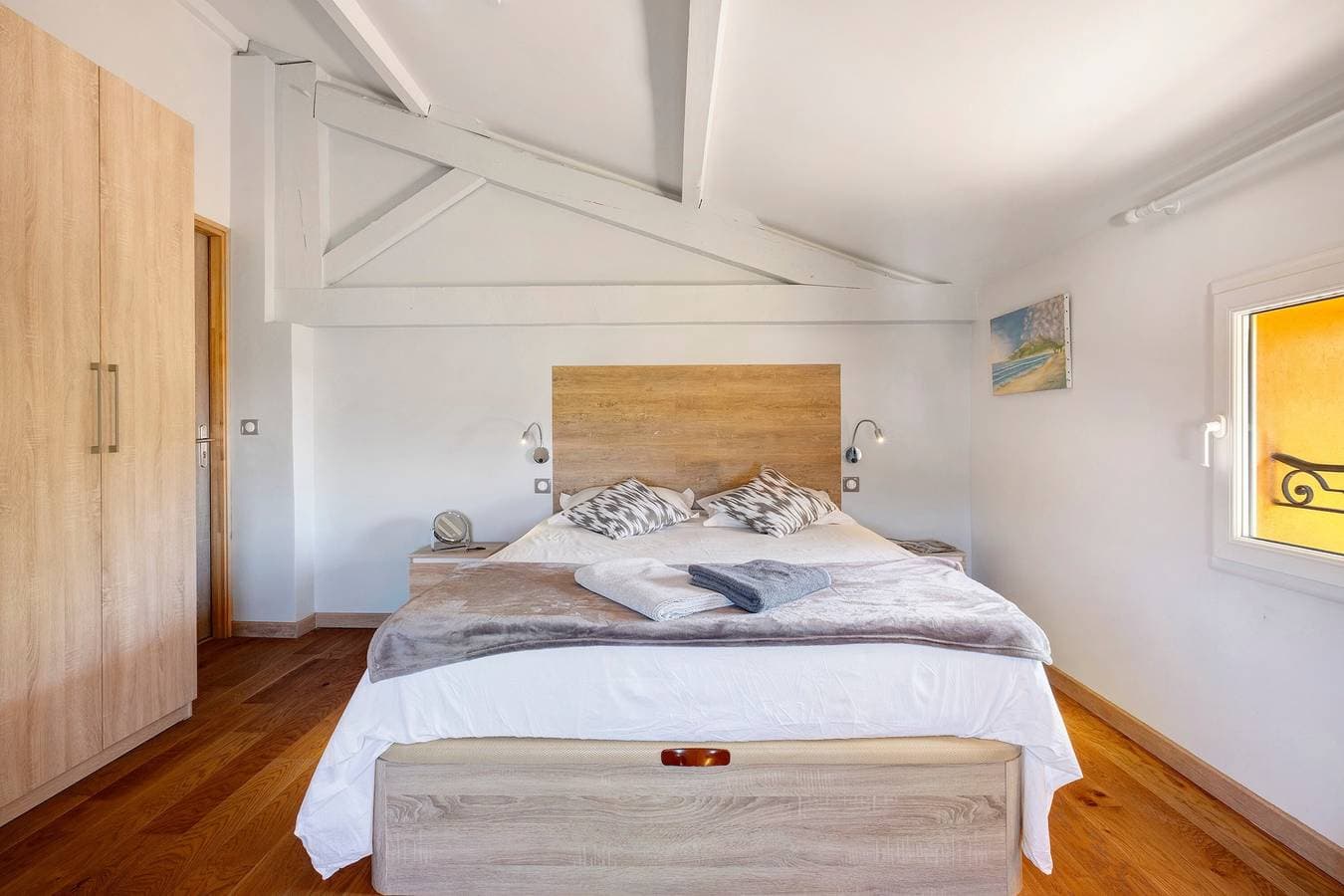 Foto 4 von 45: Chambre Iris 22 m² klimatisiert im Obergeschoss, Gemeinschaftsküche, -wohnzimmer & Garten