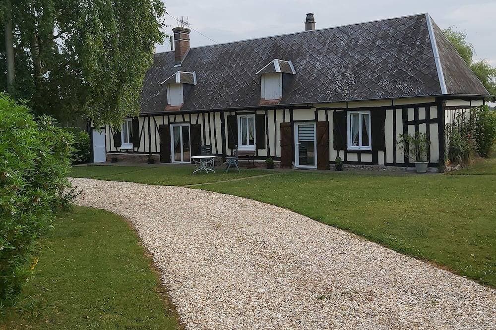Country house, forest side 1
