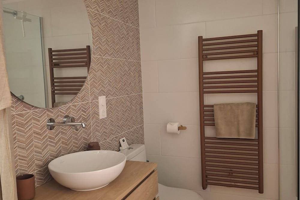 Foto 3 von 21: T2 air-conditioned, Wifi broadband, garden level, Gigaro beach and paths 500m away