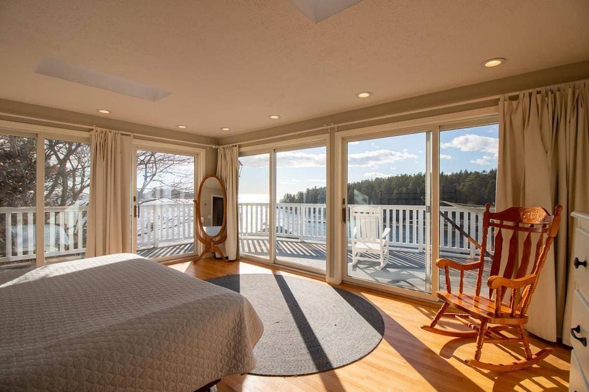 Fantastic Waterfront Views 1