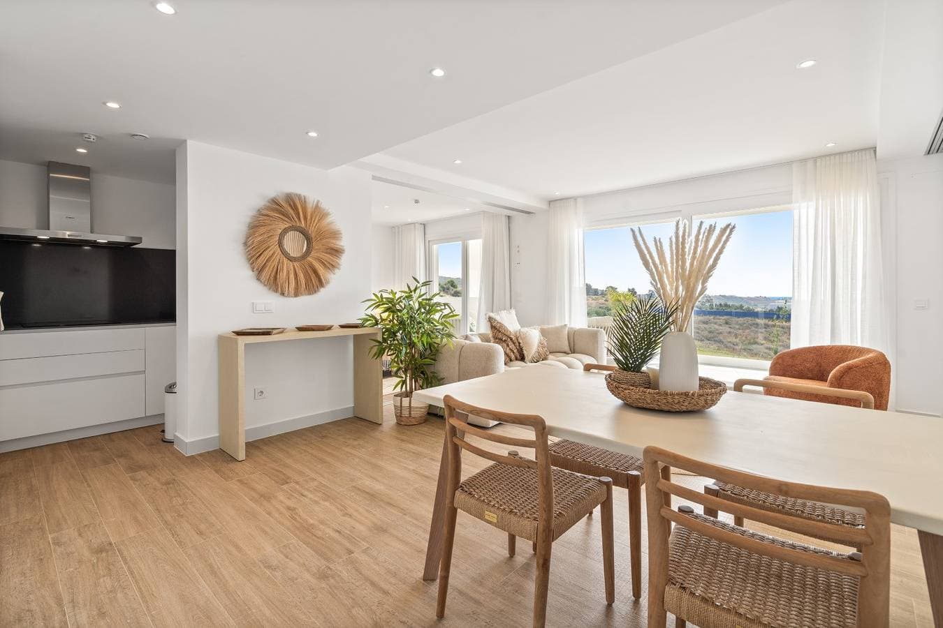 Foto 12 von 50: Stylish 2 bed Apartment - Alcazaba Lagoon (1911)