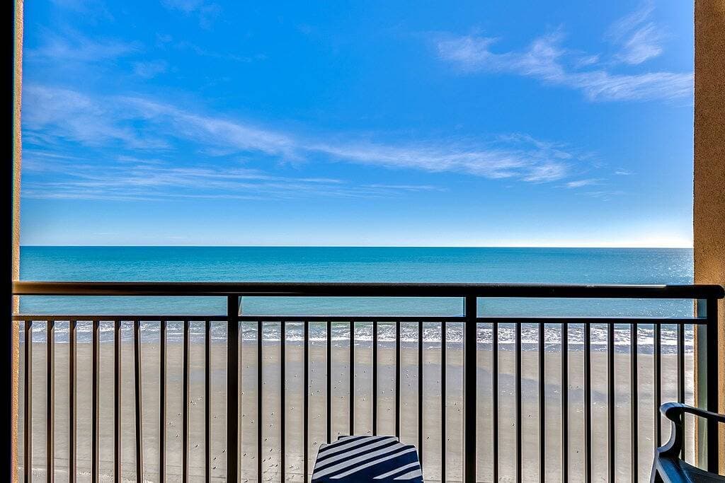 Foto 12 von 33: Luxury Oceanfront Studio mit großem Balkon am Meer - von Luxury Beach Rentals