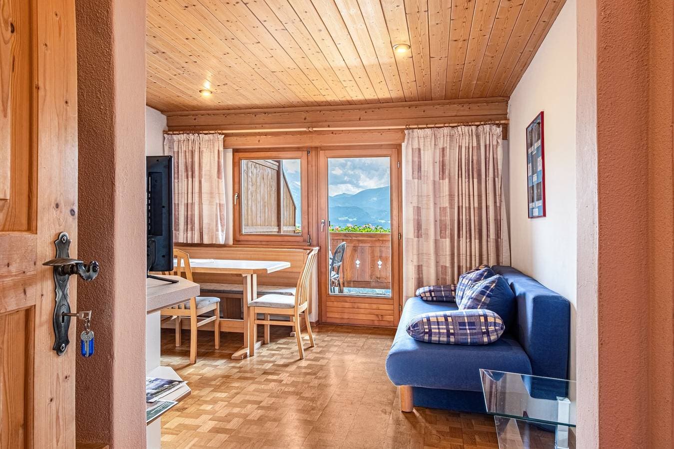 Foto 4 von 29: Apartment 'Gamperhof Planet' mit Bergblick, Gemeinschaftsgarten und Whirlpool