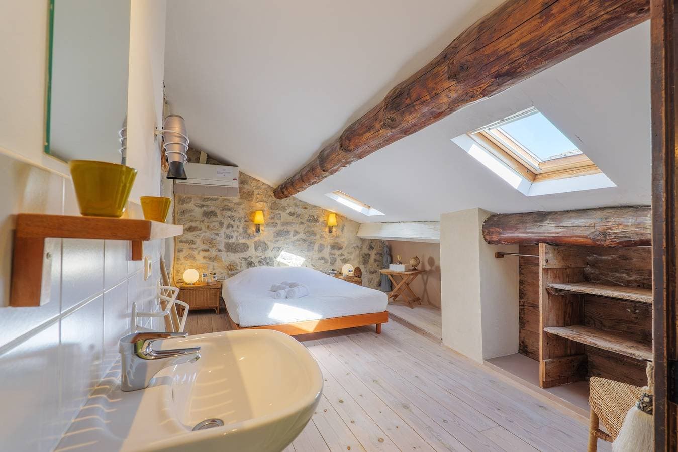 Foto 13 von 33: Gästezimmer „Le Pigeonnier“ mit Gemeinschaftspool, WLAN und Klimaanlage