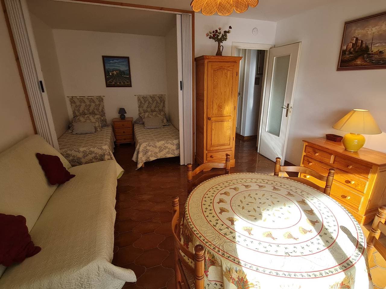 Foto 6 von 13: Klimatisiertes Studio mit Parkplatz und Balkon nahe am Strand in Sainte-Maxime