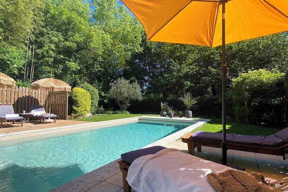 Foto 11 von 16: Charming Cottage for 2–4 Guests, in a Park with Swimming Pool