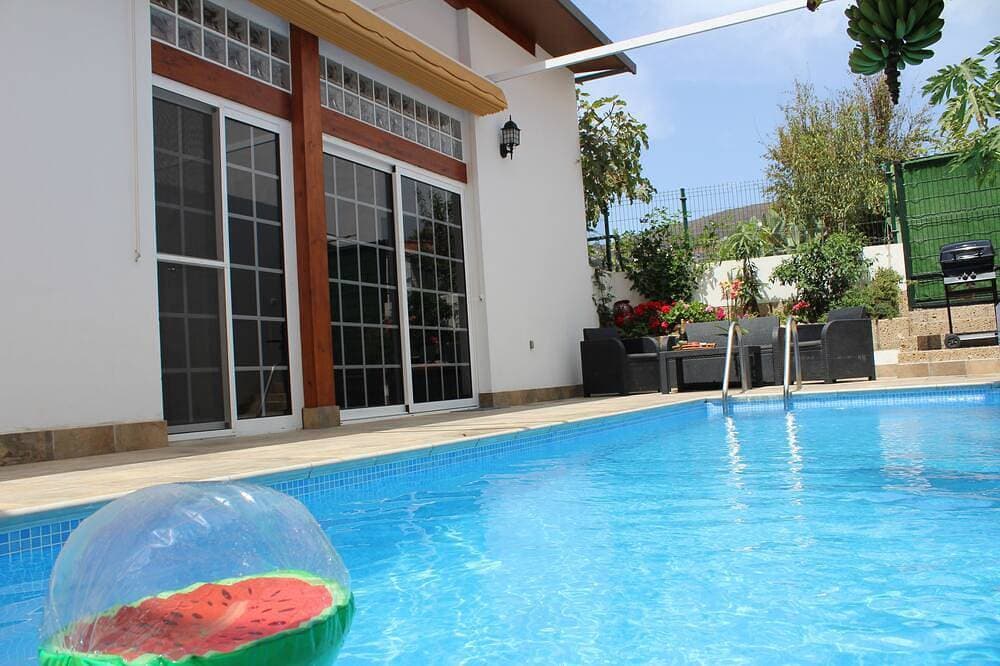 Casa el Olivo Tenerife, private heated pool. 1