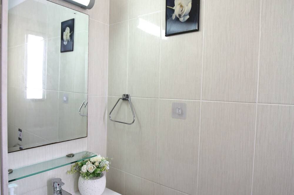 Foto 4 von 30: Elysia park - Charming 2Br Townhome with Pool, Gym, Free parking-Paphos central