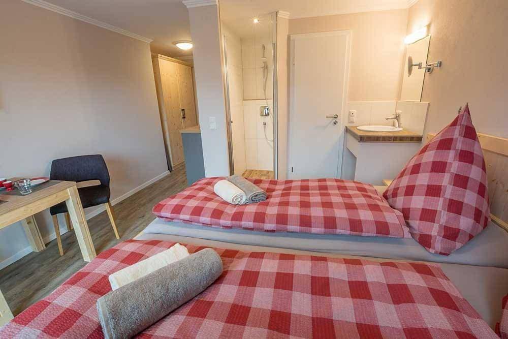 Foto 4 von 6: Double Room with Balcony