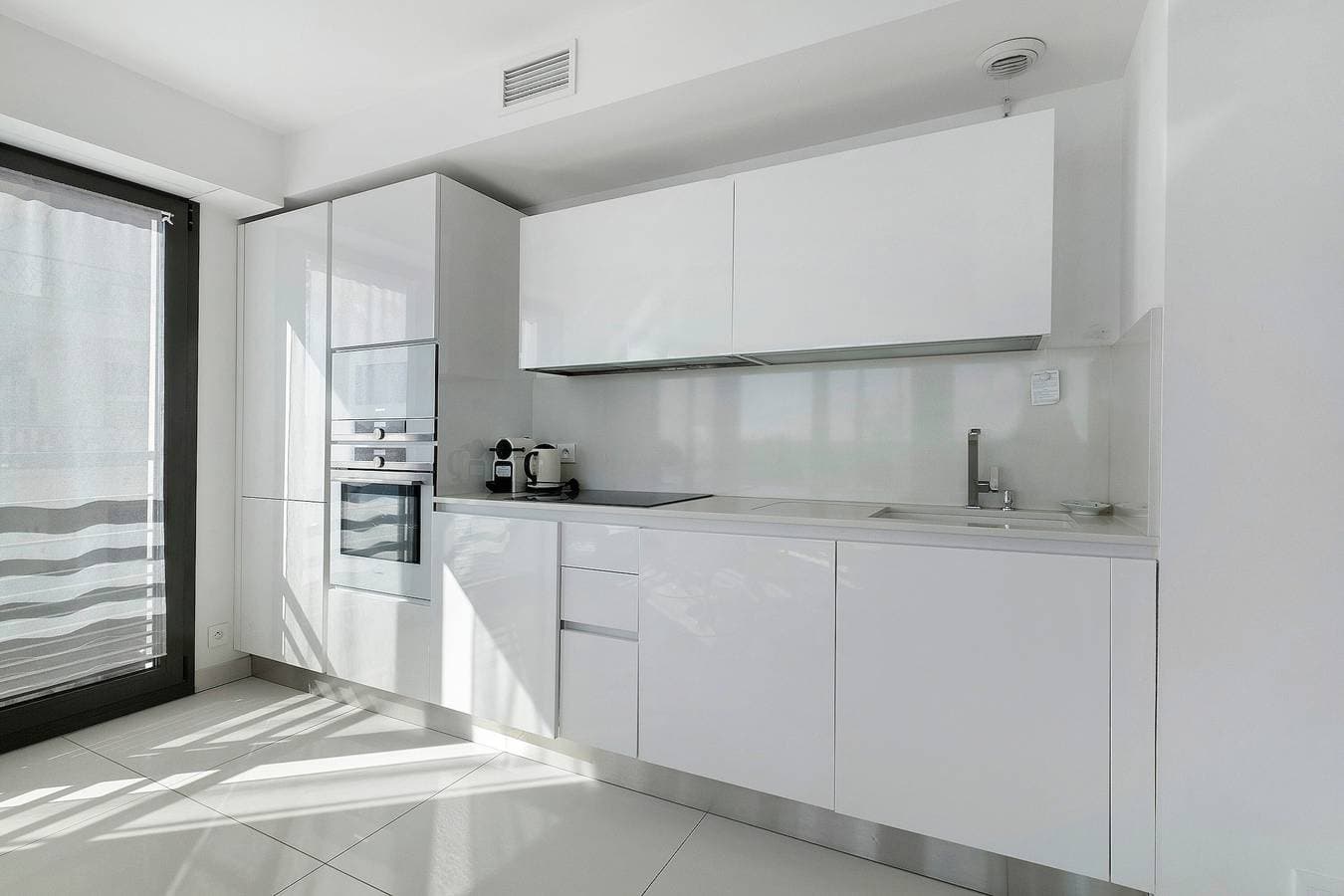 Foto 6 von 23: Juan les Pins Meeresfront – Neues 1-Zimmer-Apartment mit Meerblick, Terrasse, Garage