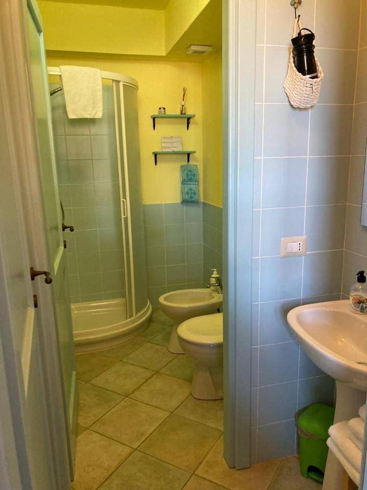 Foto 9 von 9: Twin Room with Private Bathroom