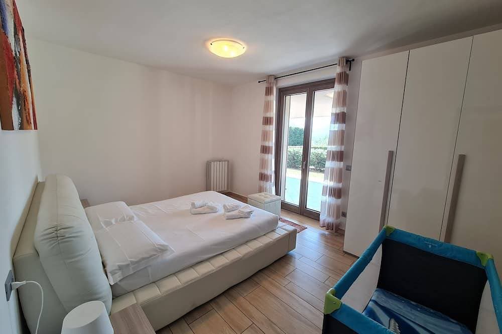 Foto 3 von 17: Luxus Ferienwohnung Relax am Comoer See mit Panoramablick, Poolblick in Colico.