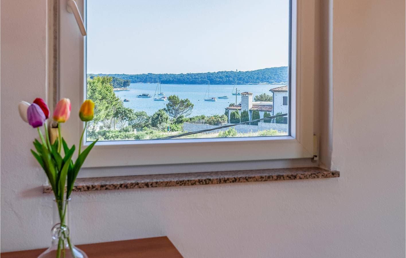 Foto 10 von 41: Apartment am Meer mit Terrasse, WLAN und Parkplatz in der Nähe des Strandes Bijeca