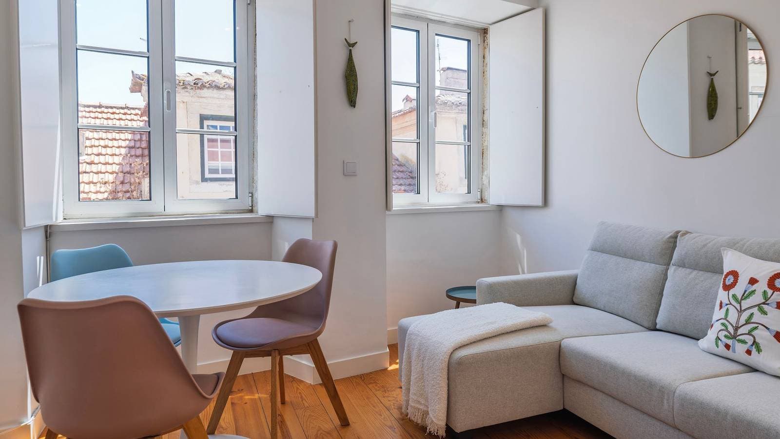 Foto 7 von 29: Bright 1Br Flat in Bairro Alto by LovelyStay