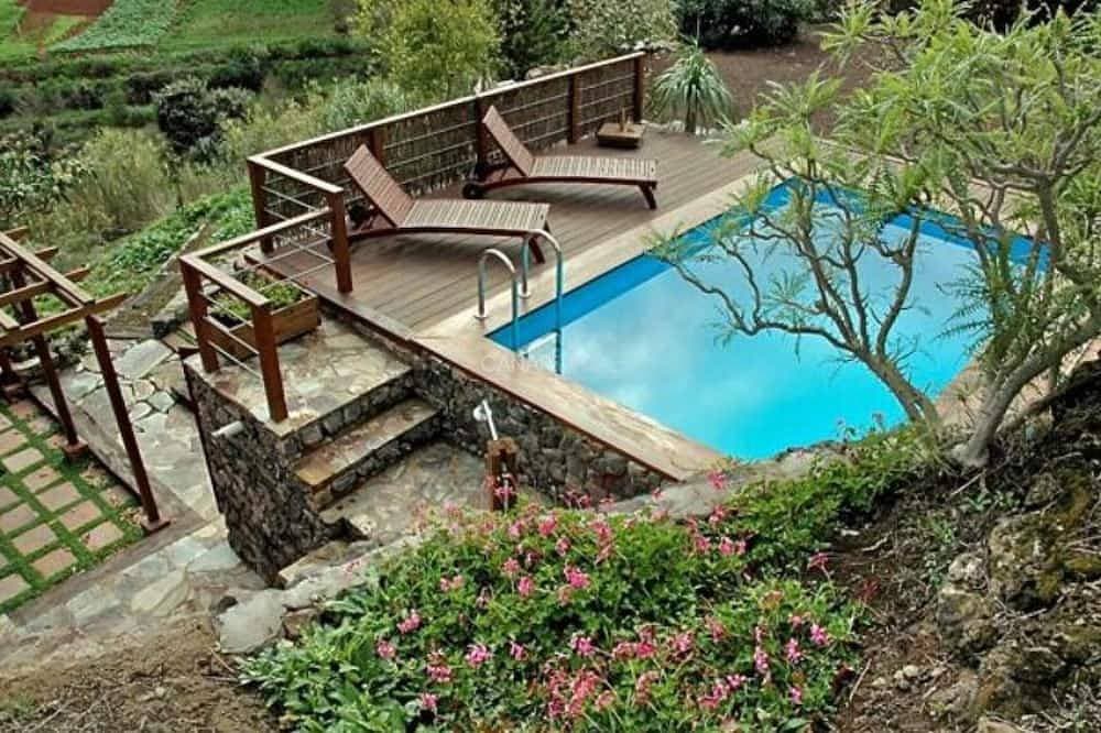Foto 10 von 15: Restauriertes kanarisches Ferienhaus El Roble mit privatem Pool in Fon