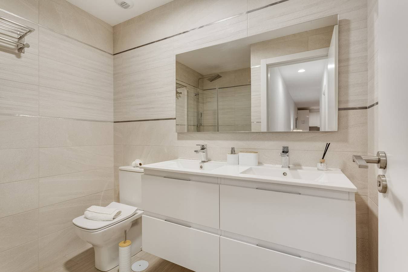 Foto 12 von 33: Ferienwohnung 'Apto Moderno Con Vistas Únicas' mit Meerblick, privater Terrasse und WLAN