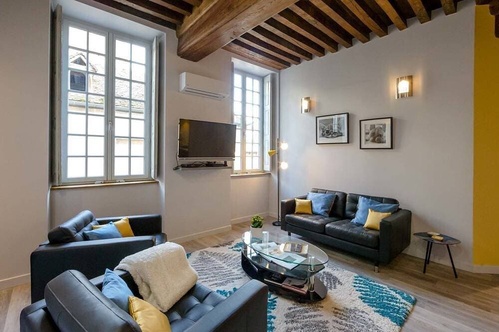 Beaune Allerey-Apartment-Eigenes Badezimmer-Stadtblick 1
