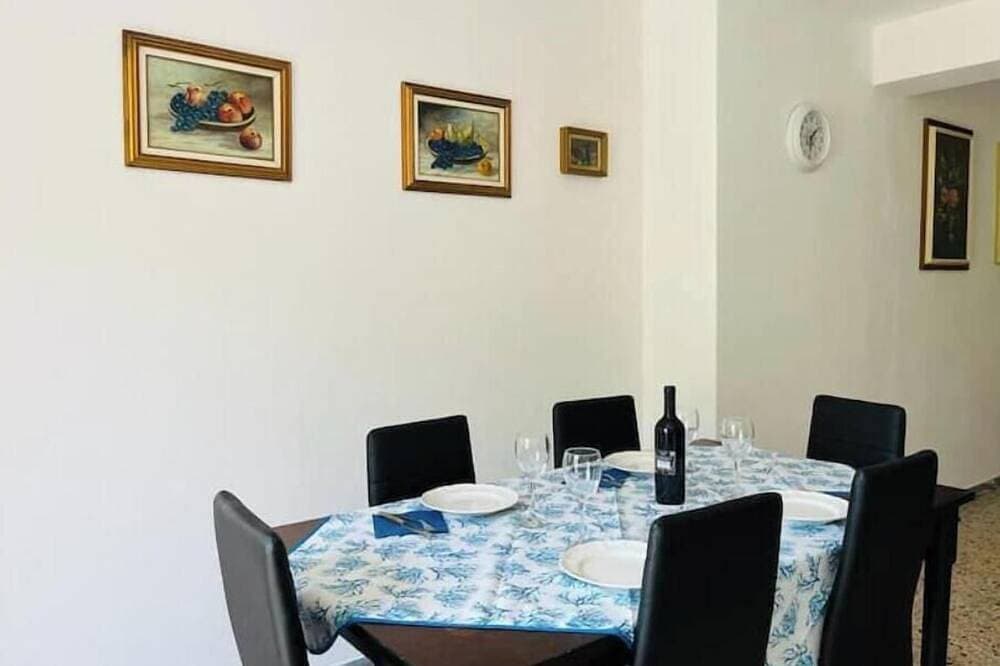 Foto 11 von 30: Apartment in a villa under a large palm tree and garden