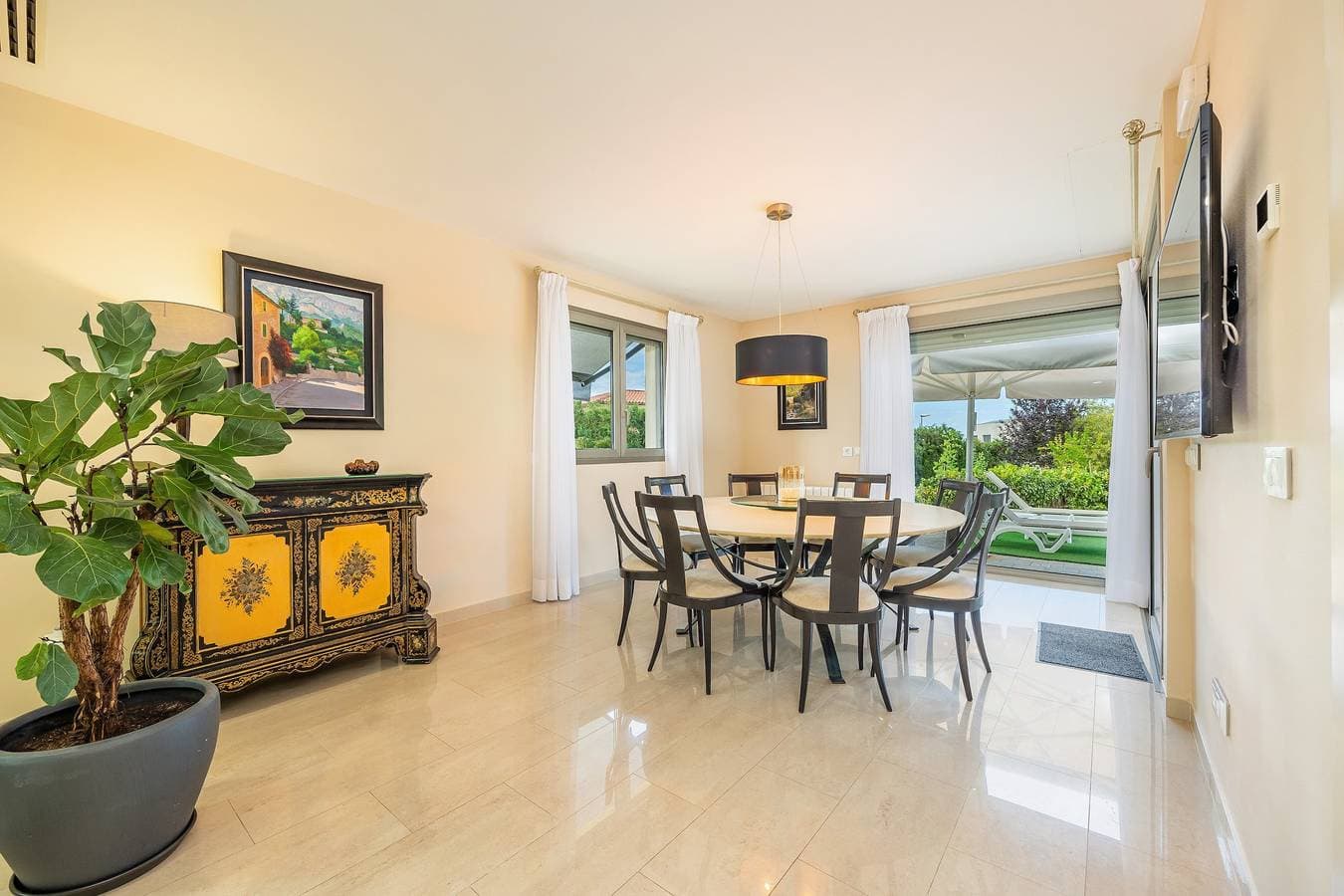 Foto 11 von 31: Villa Bellviure Luxus in Palma: Wohngebiet, privater Pool, Terrasse & WLAN