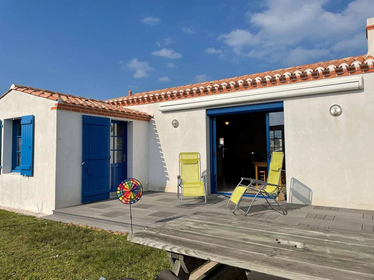 Komfortables 3-Zimmer-Ferienhaus mit 4 Betten, strandnah und ruhig, mit Terrasse, in L'Herbaudière 1