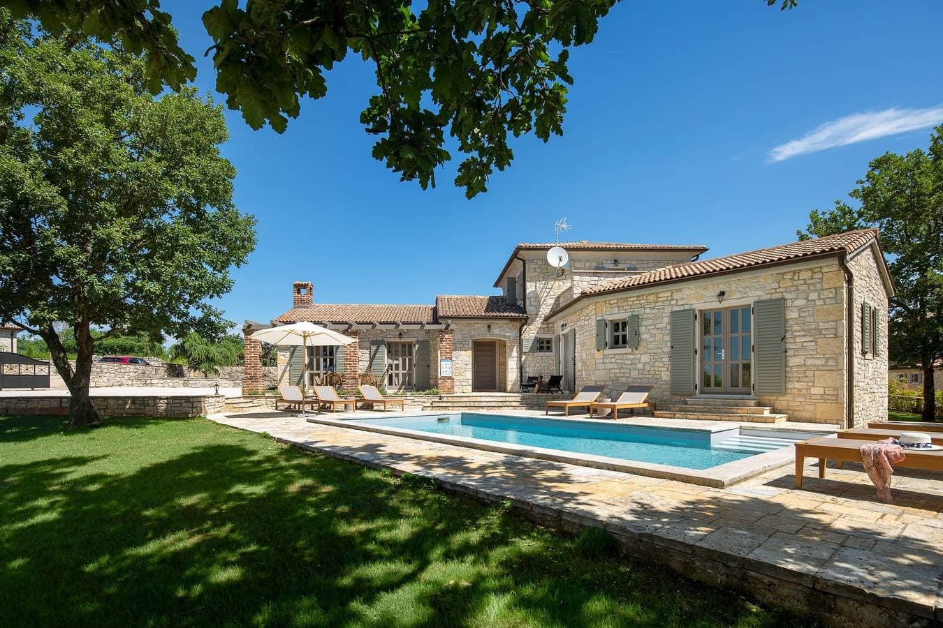 Rustikale Villa Sambucus mit Pool, tierfreundlich, ruhige Lage, ideal für Familien, privater Parkpla... 1