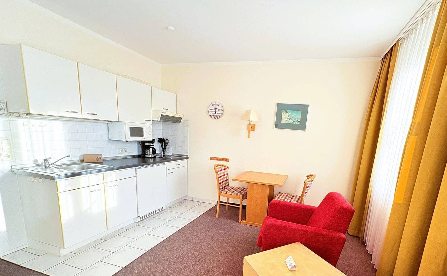 Ferienwohnung 8 – Wohlfühlen in Sellin mit Balkon & bester Lage 1