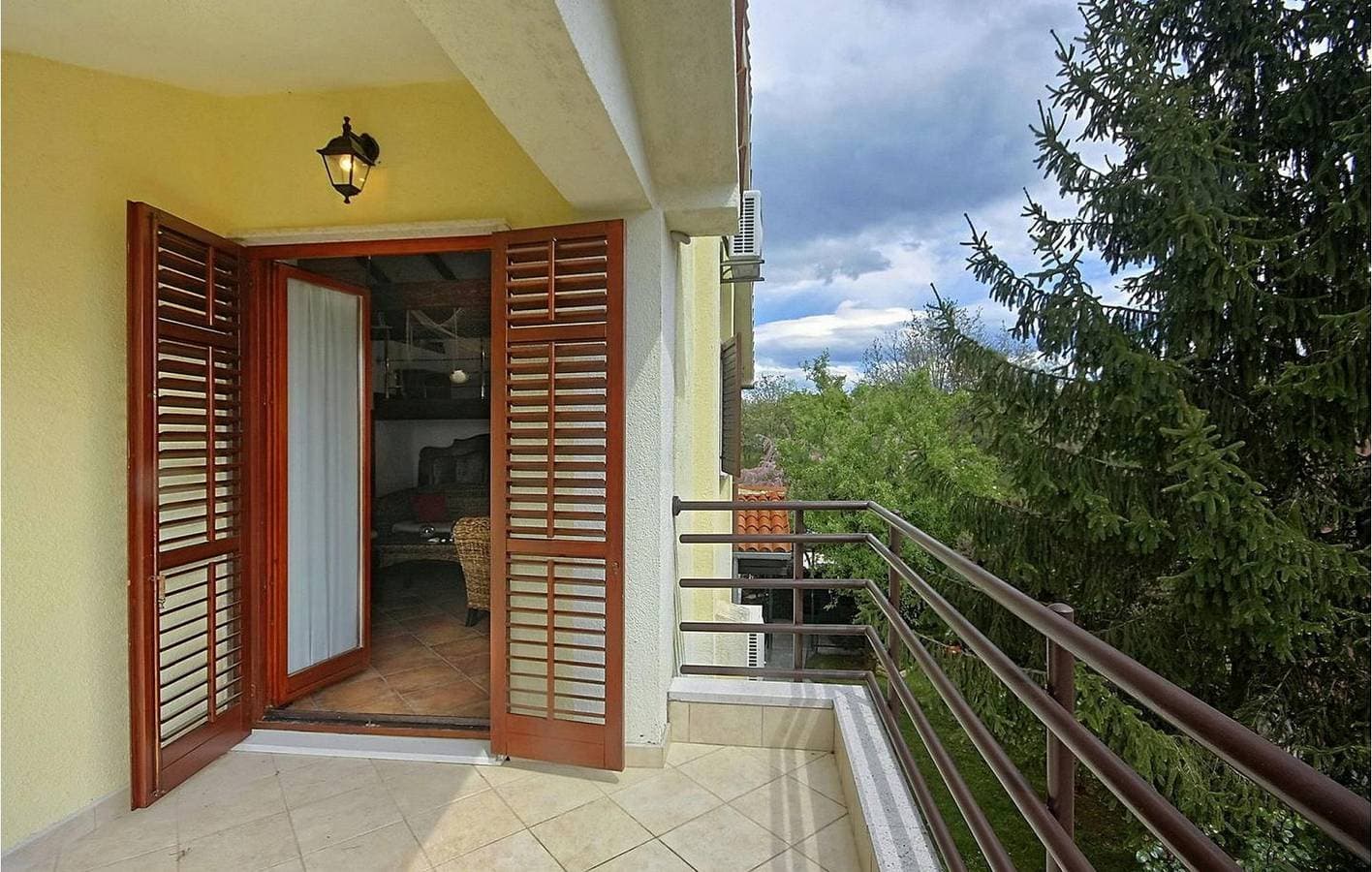 Foto 9 von 31: Charmante 2-Zimmer-Wohnung mit Terrasse in der Nähe von Labin und Restaurants