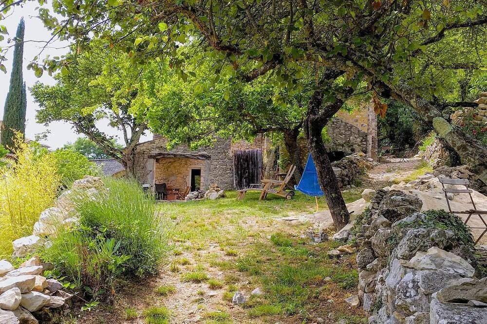 Foto 12 von 30: Atemberaubendes Haus in Gras mit privatem Swimmingpool, der sowohl drinnen als.