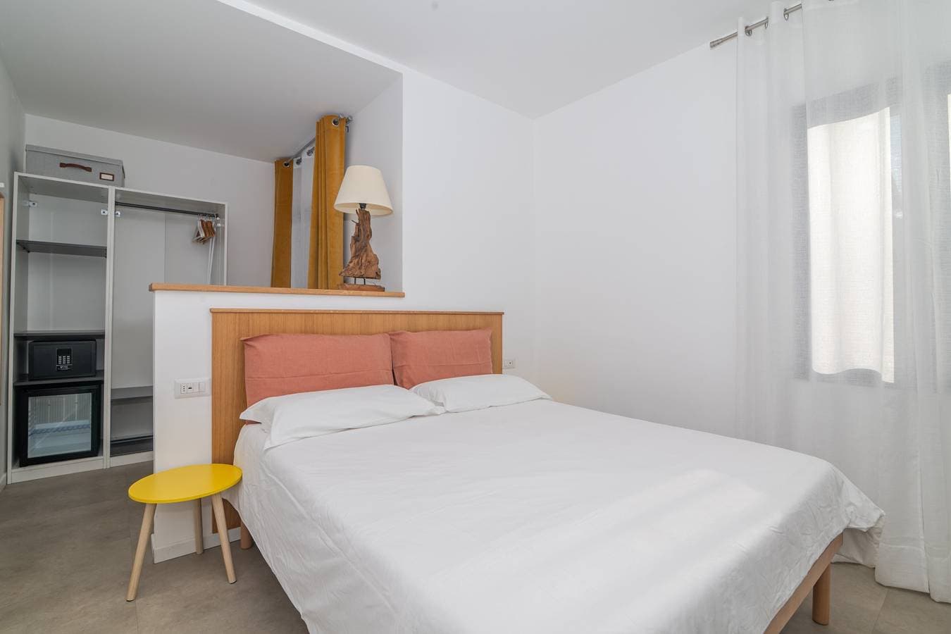 Foto 2 von 20: Zimmer „Stanza 1 – mit privater Terrasse, WLAN und Klimaanlage“