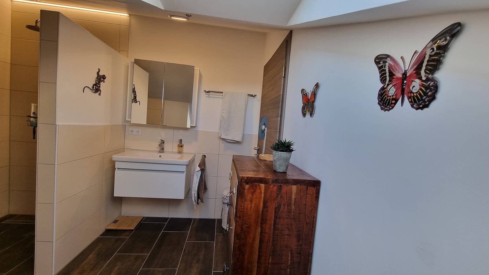 Foto 9 von 19: Ferienwohnung 'A' mit Bergblick, WLAN und Klimaanlage
