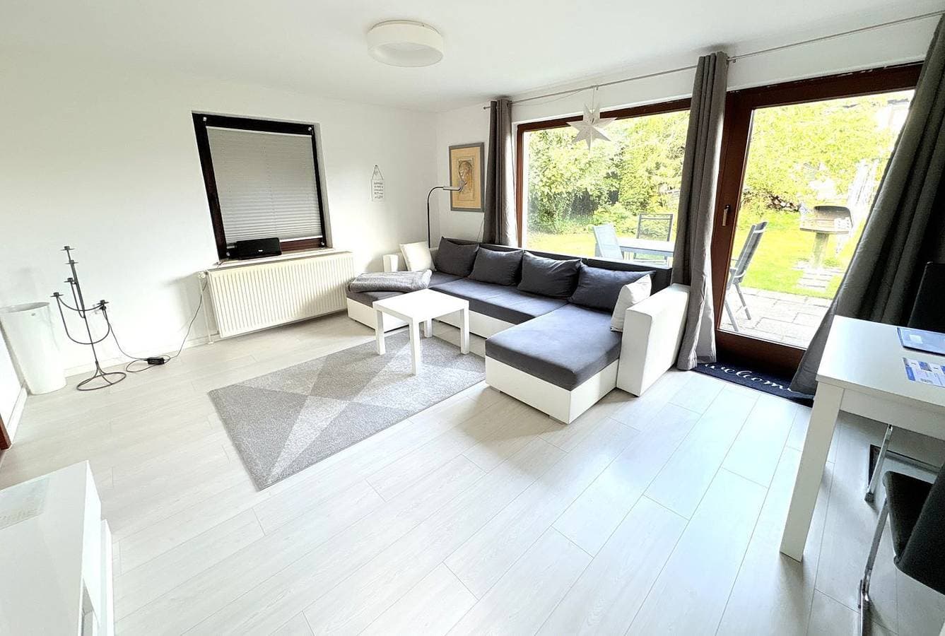 Foto 4 von 23: Bungalow im Garten - Komfortables Ferienhaus mit Terrasse und Feuerschale