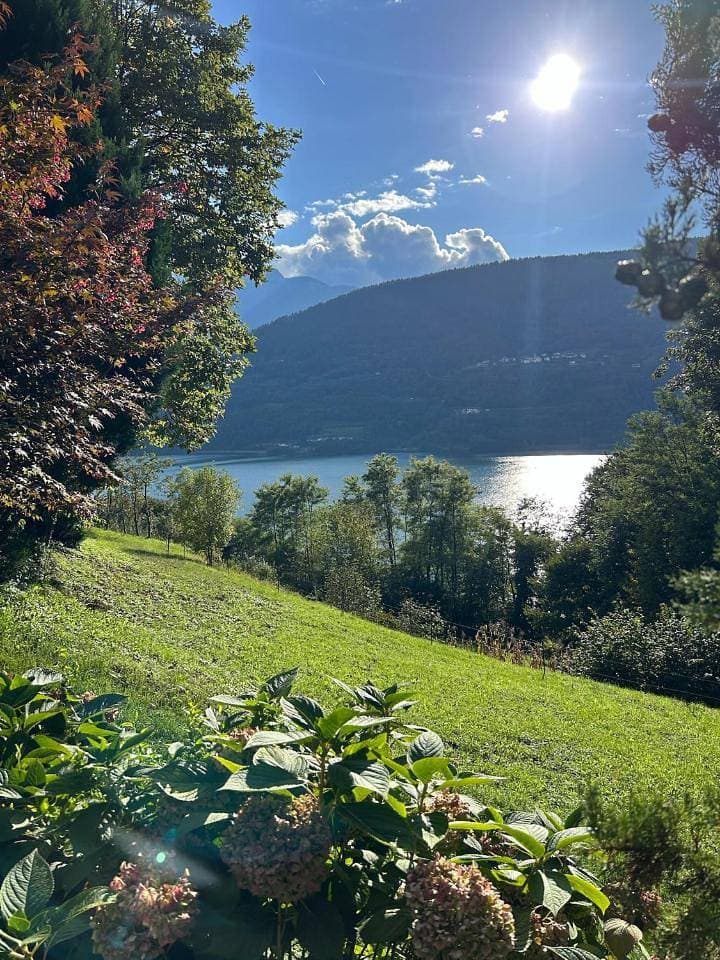 Foto 12 von 42: Apartment with Lake View