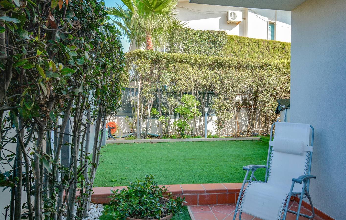 Foto 10 von 31: Glücklich am Strand: Gemütliches Apartment mit Pool und Terrasse